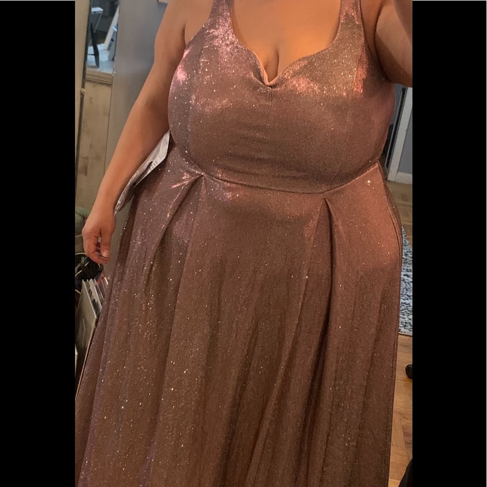 Plus size Pink/silver shimmer ball gown size 22 - Picture 3 of 3